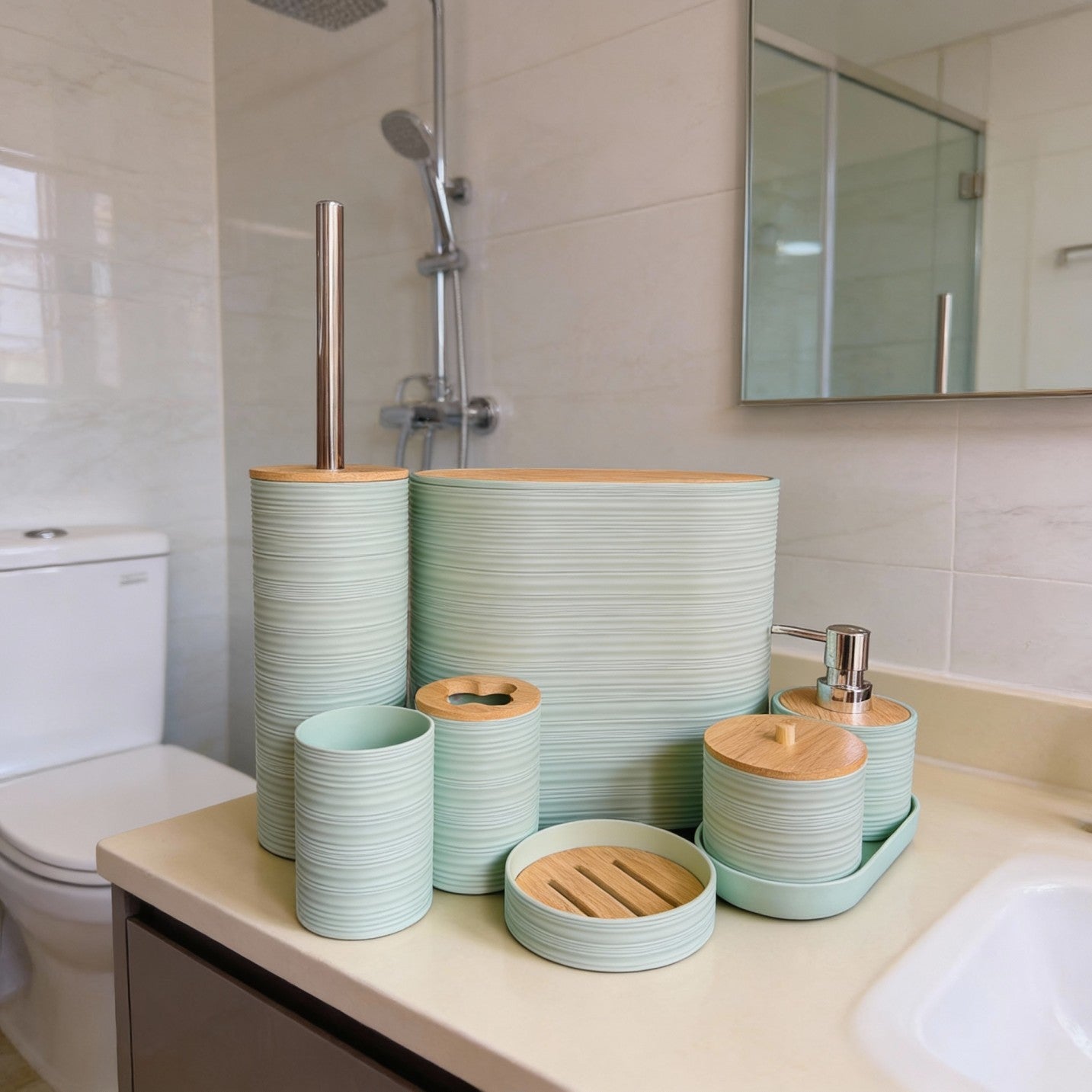 Ensemble d'accessoires de salle de bain avec couvercles en bambou – 8 pièces